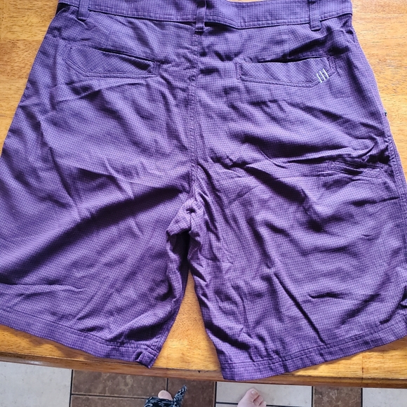 Lululemon mens shorts 38 - Picture 3 of 9